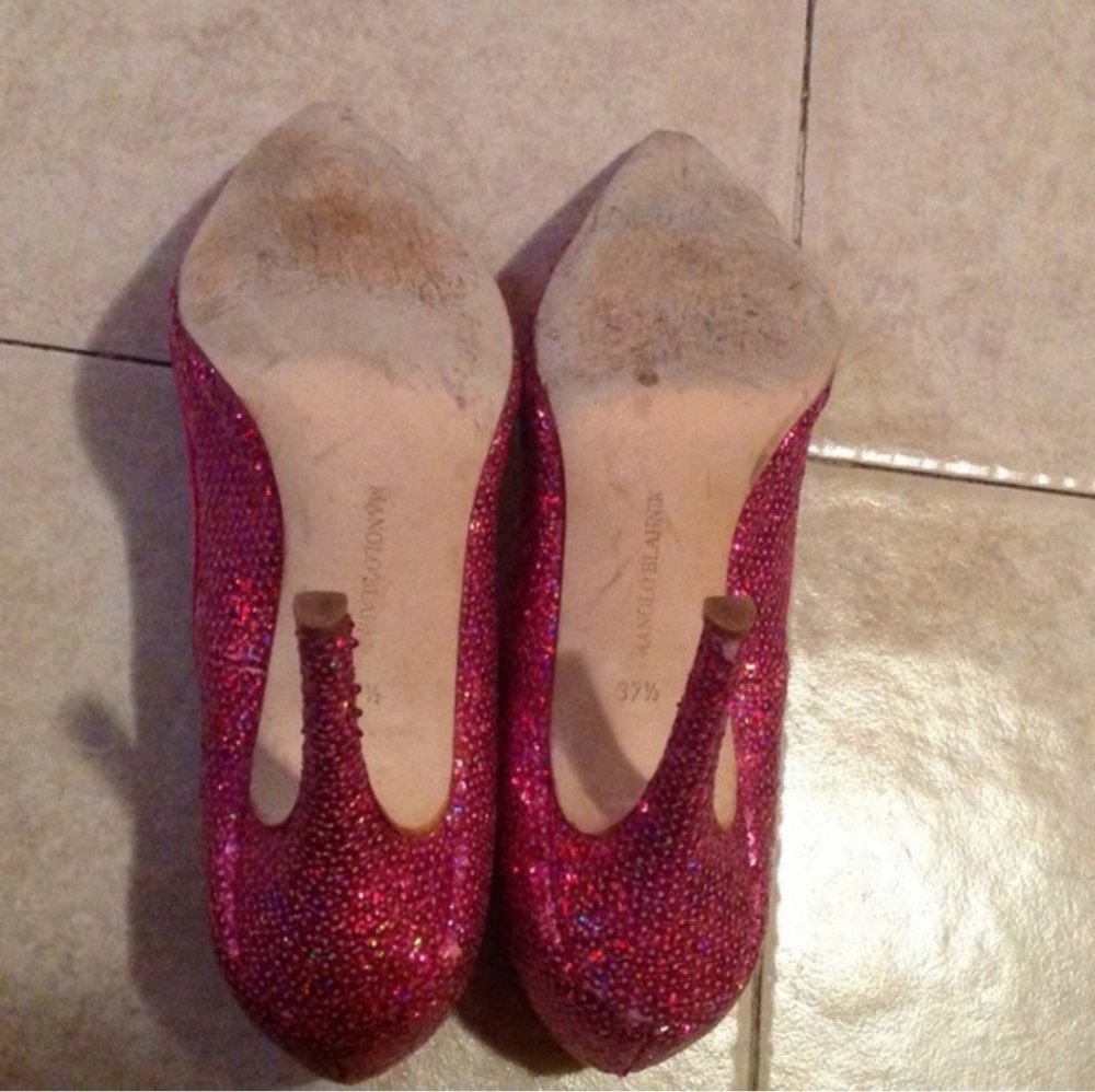 Manolo Blahnik Allover Pink Sequins 4" Heel Pump - Picture 4 of 4
